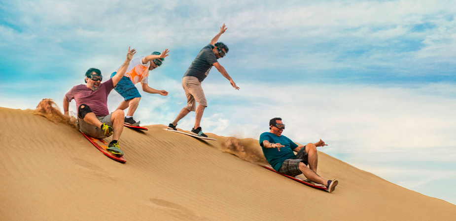 sandboarding huacachina